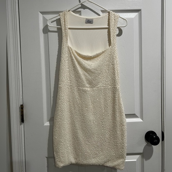 Oh Polly ALSACE
Embellished Square Neck Mini Dress in White - Picture 3 of 3